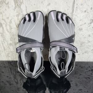 Fila Skeletoes Women's Size 7 Grey Minimalist Barefoot Toe Shoes Preowned